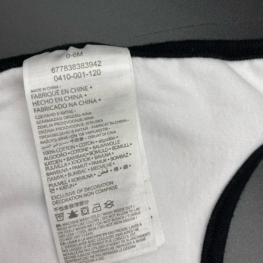 Nike baby infant 0-6 months white & black Bib